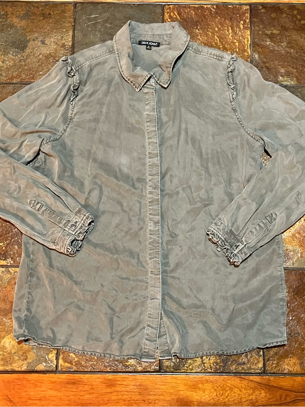DEAR JOHN Women’s Washed Button-Up-Medium